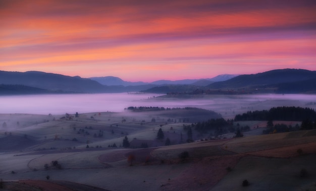 Vista panorâmica da paisagem contra o céu durante o pôr-do-sol