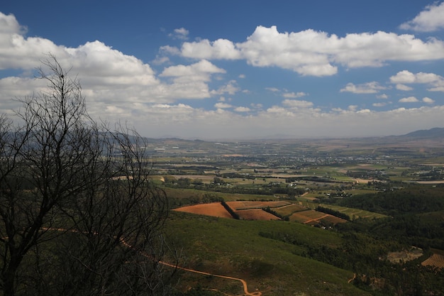 Vista panorâmica da paisagem contra o céu nublado