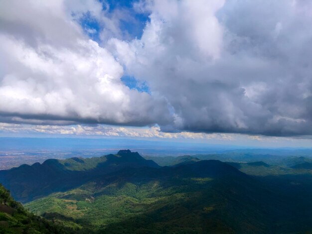 Foto vista panorâmica da paisagem contra o céu nublado