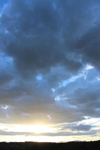 Foto vista panorâmica da paisagem contra o céu nublado