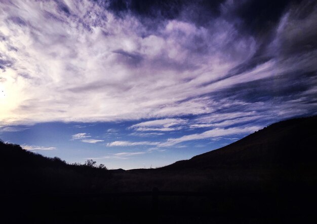 Foto vista panorâmica da paisagem contra o céu nublado