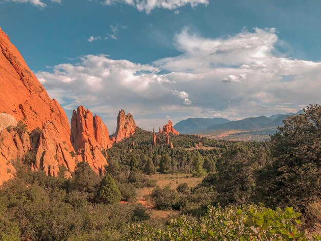 Foto vista panorâmica da paisagem e das montanhas contra o céu