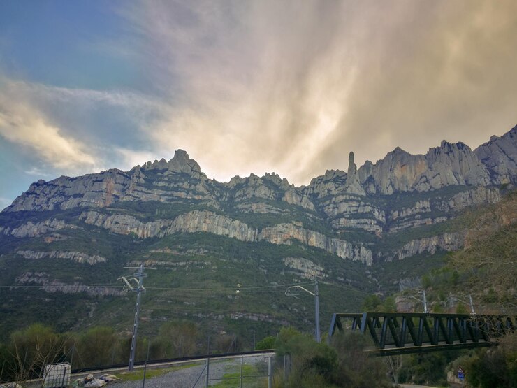 Foto vista panorâmica da paisagem e das montanhas contra o céu