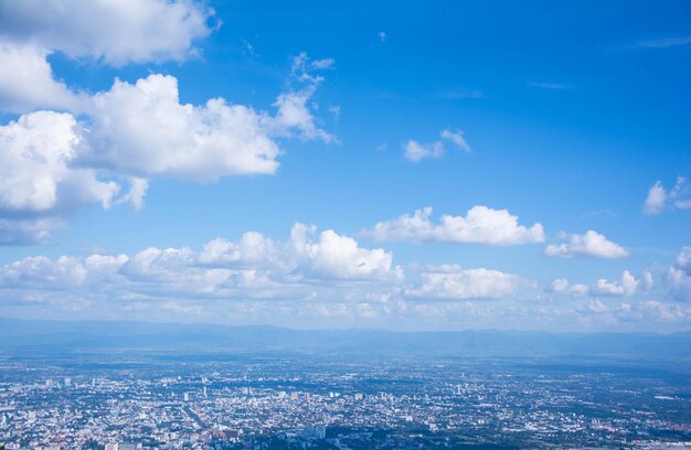 Foto vista panorâmica da paisagem urbana contra o céu azul