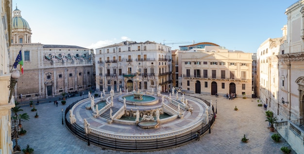 Vista panorâmica da Piazza Pretoria ou Piazza della Vergogna, Palermo, Sicília