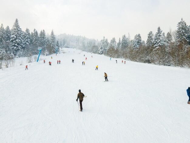 Vista panorâmica da pista de esqui, temporada de inverno