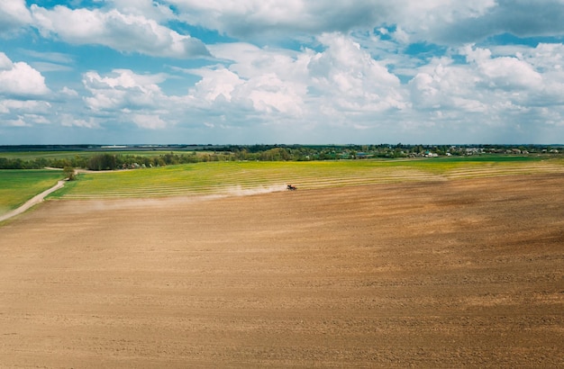 Vista panorâmica da praia contra o céu