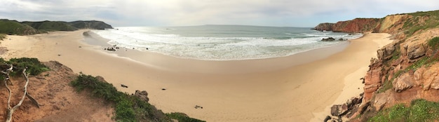 Foto vista panorâmica da praia contra o céu