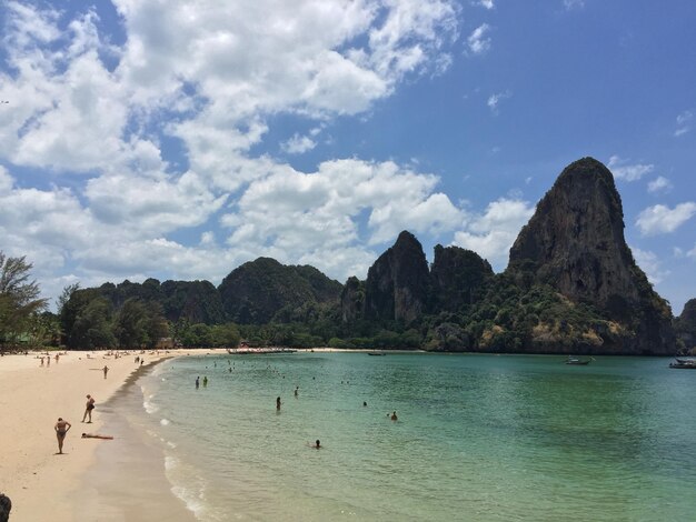 Foto vista panorâmica da praia contra o céu