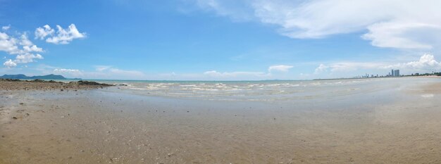 Foto vista panorâmica da praia contra o céu