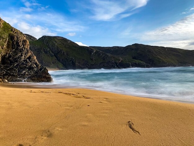 Foto vista panorâmica da praia contra o céu