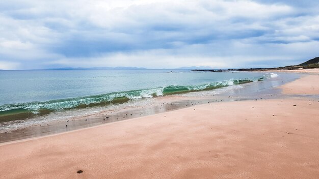 Foto vista panorâmica da praia contra o céu