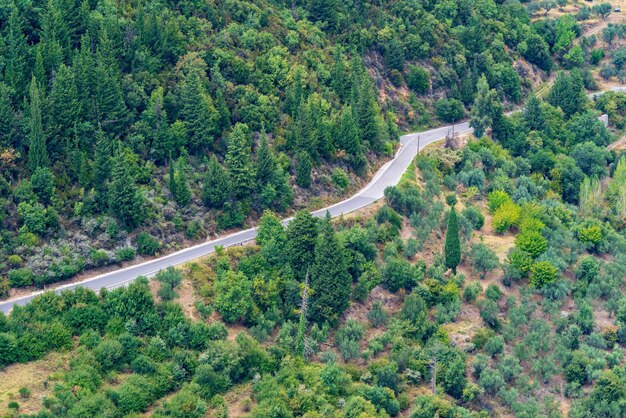 Vista panorâmica da rodovia nas montanhas