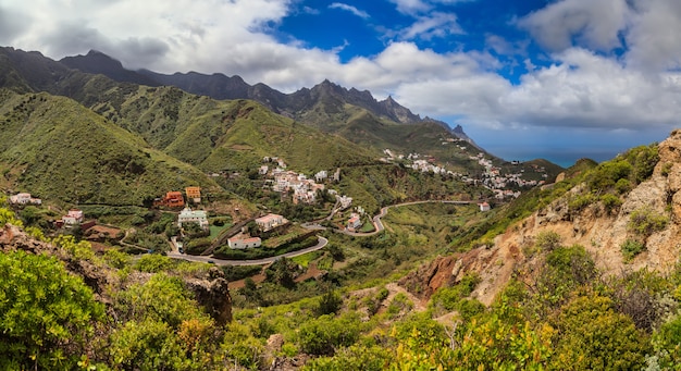 Vista panorâmica da vila Taganana