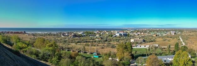 Vista panorâmica da vila turística de Koblevo perto de Odessa, Ucrânia, em um dia ensolarado de primavera