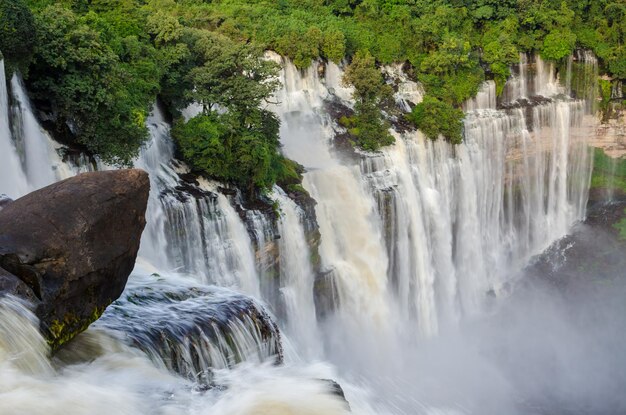 Vista panorâmica das cataratas de Kalandula, em Angola, África