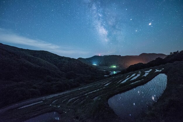 Foto vista panorâmica das montanhas contra o céu à noite