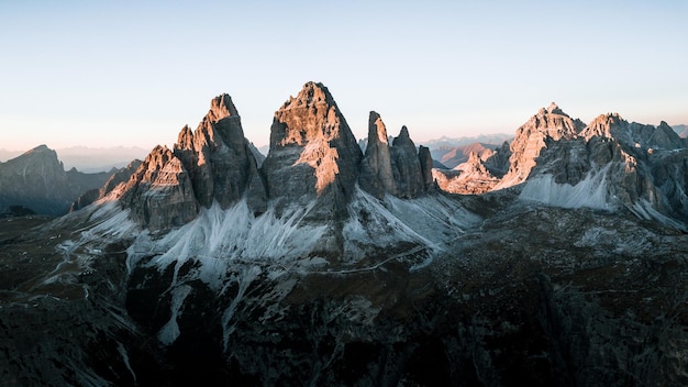 Foto vista panorâmica das montanhas contra o céu claro