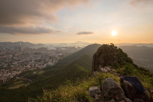 Foto vista panorâmica das montanhas contra o céu durante o pôr-do-sol