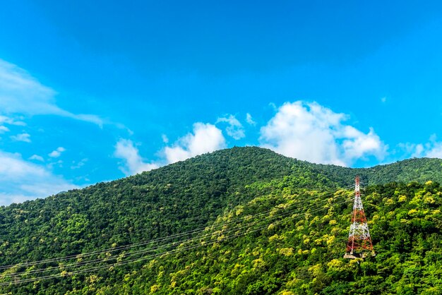 Vista panorâmica das montanhas contra o céu nublado