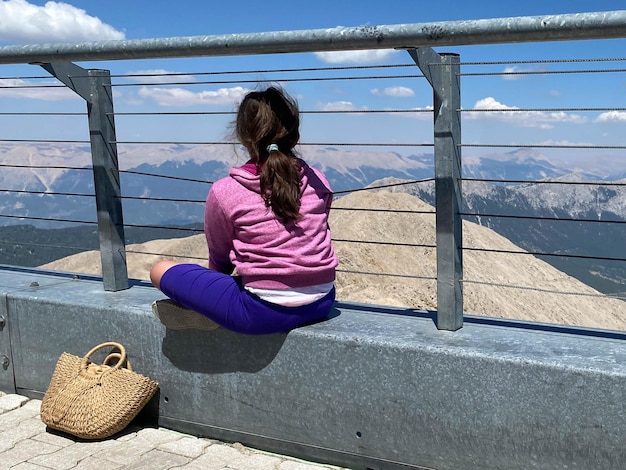 Vista panorâmica das montanhas contra o céu nublado