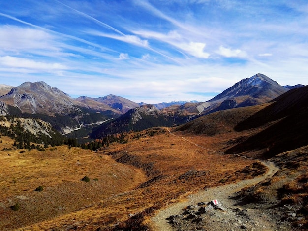 Vista panorâmica das montanhas contra o céu