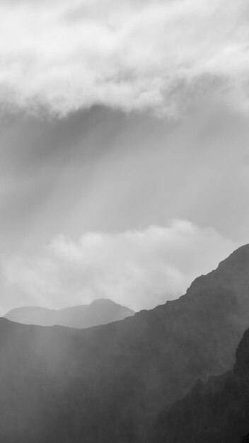 Foto vista panorâmica das montanhas contra o céu