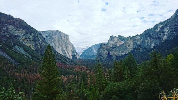 Vista panorâmica das montanhas contra o céu