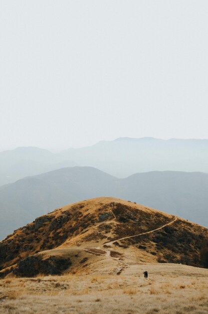 Vista panorâmica das montanhas contra um céu limpo