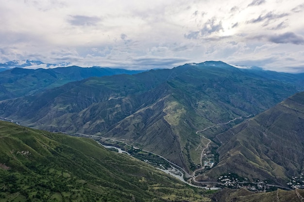 Vista panorâmica das montanhas da antiga vila de Goor Rússia Daguestão 2021