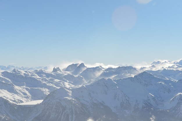 Foto vista panorâmica das montanhas de inverno