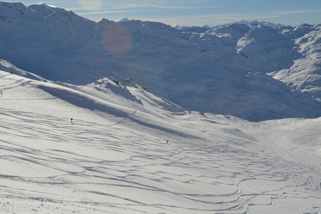 Foto vista panorâmica das montanhas de inverno