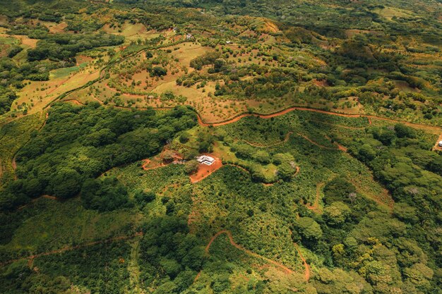 Vista panorâmica das montanhas e campos da ilha Maurícia.