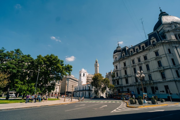 Foto vista panorâmica de edifícios ao redor da plaza de mayo, buenos aires, argentina, 2 de março de 2024