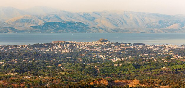 Vista panorâmica de Kerkyra de Pelekas, Corfu, Grécia