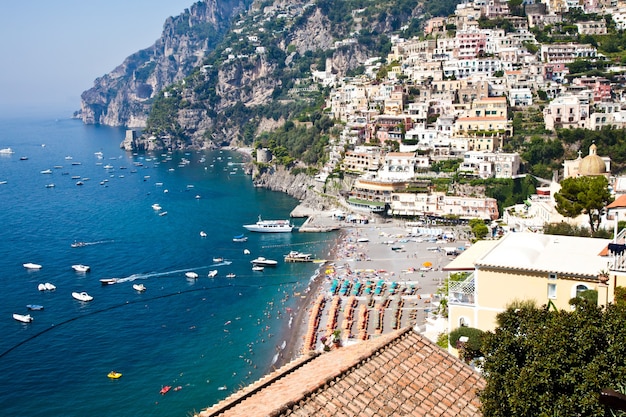 Foto vista panorâmica de minori, cidade maravilhosa em costiera amalfitana - itália