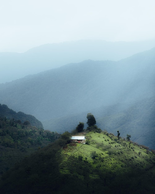 Vista panorâmica de montanhas contra o céu