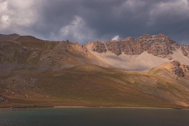 Vista panorâmica de montanhas contra o céu