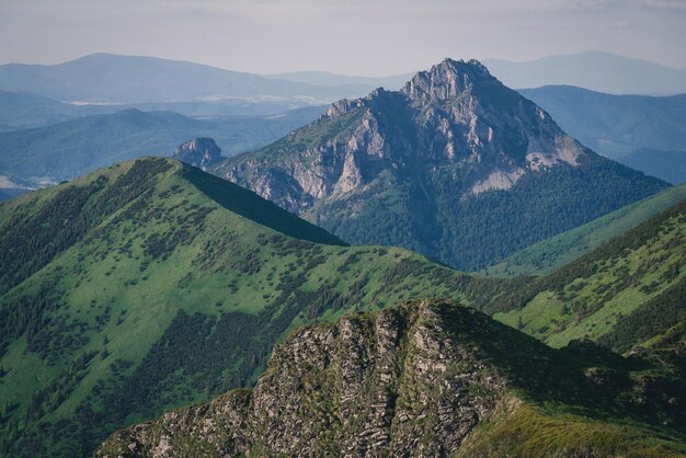 Foto vista panorâmica de montanhas contra o céu