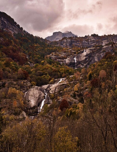 Foto vista panorâmica de montanhas contra o céu