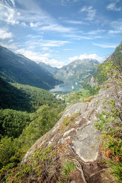 Vista panorâmica de montanhas contra o céu