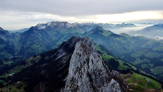 Vista panorâmica de montanhas contra o céu