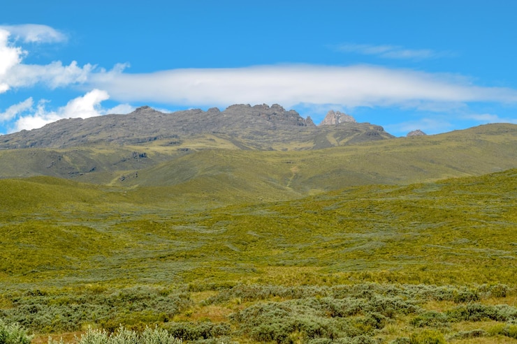 Foto vista panorâmica de montanhas contra o céu