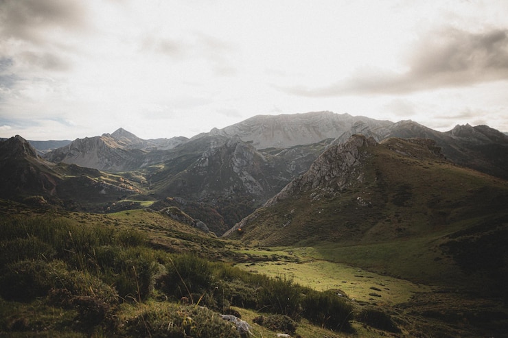 Foto vista panorâmica de montanhas contra o céu
