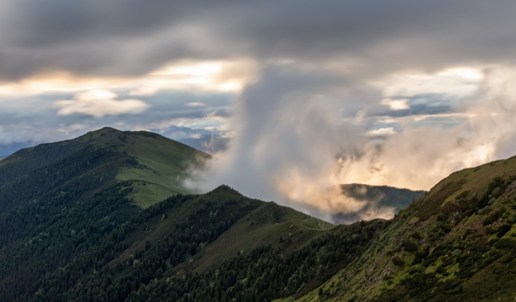 Foto vista panorâmica de montanhas contra o céu