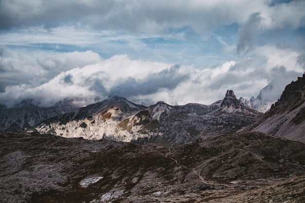 Vista panorâmica de montanhas contra o céu