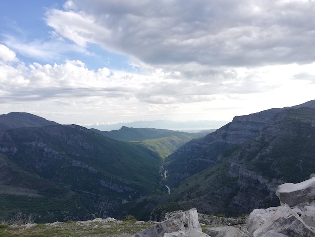 Foto vista panorâmica de montanhas contra o céu