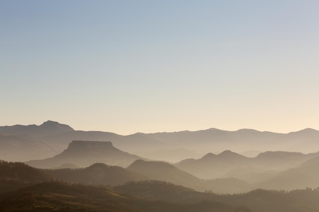 Vista panorâmica de montanhas contra o céu