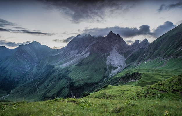 Vista panorâmica de montanhas contra o céu