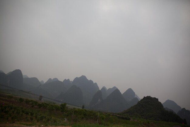 Foto vista panorâmica de montanhas contra o céu